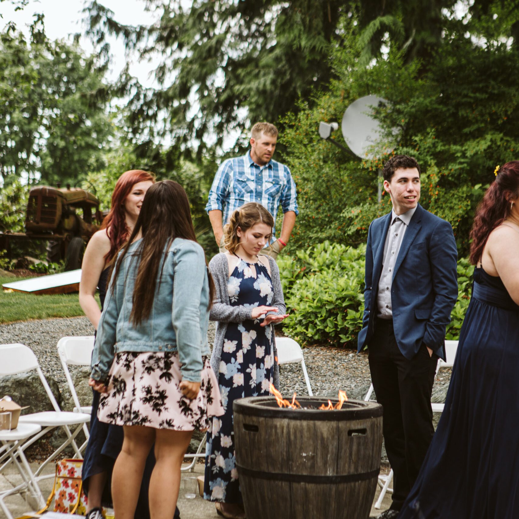 Snohomish Wedding Venue The Lookout Lodge Bride Groom Bridesmaid Groomsmen Woodland Wedding Venue With Mountain Views