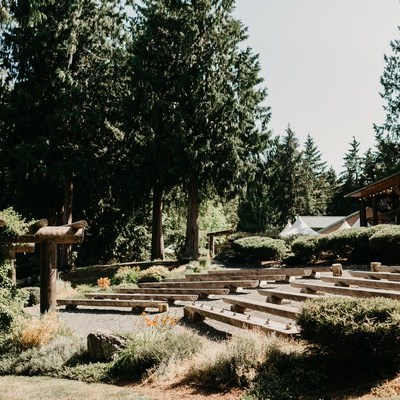 Snohomish Wedding Venue The Lookout Lodge Bride Groom Bridesmaid Groomsmen Woodland Wedding Venue With Mountain Views