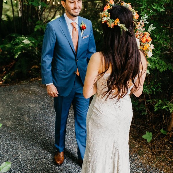 Snohomish Wedding Venue The Lookout Lodge Bride Groom Bridesmaid Groomsmen Woodland Wedding Venue With Mountain Views