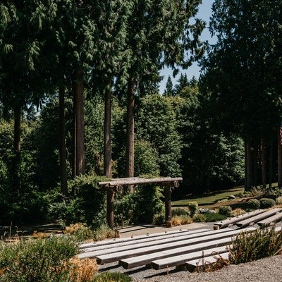 Snohomish Wedding Venue The Lookout Lodge Bride Groom Bridesmaid Groomsmen Woodland Wedding Venue With Mountain Views