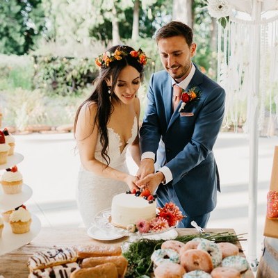 Snohomish Wedding Venue The Lookout Lodge Bride Groom Bridesmaid Groomsmen Woodland Wedding Venue With Mountain Views