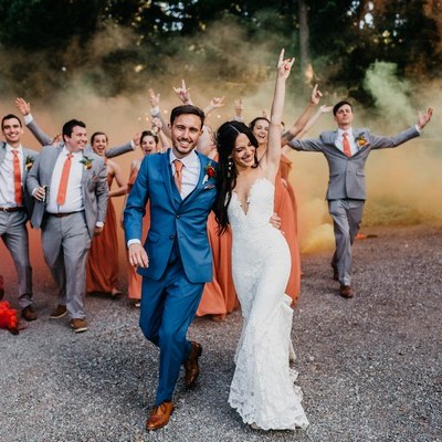 Snohomish Wedding Colorful Smoke Bombs Bride Groom Blue Suit Wedding Party Bridesmaids And Groomsmen At The Lookout Lodge Photography By Anna Szczekutowicz