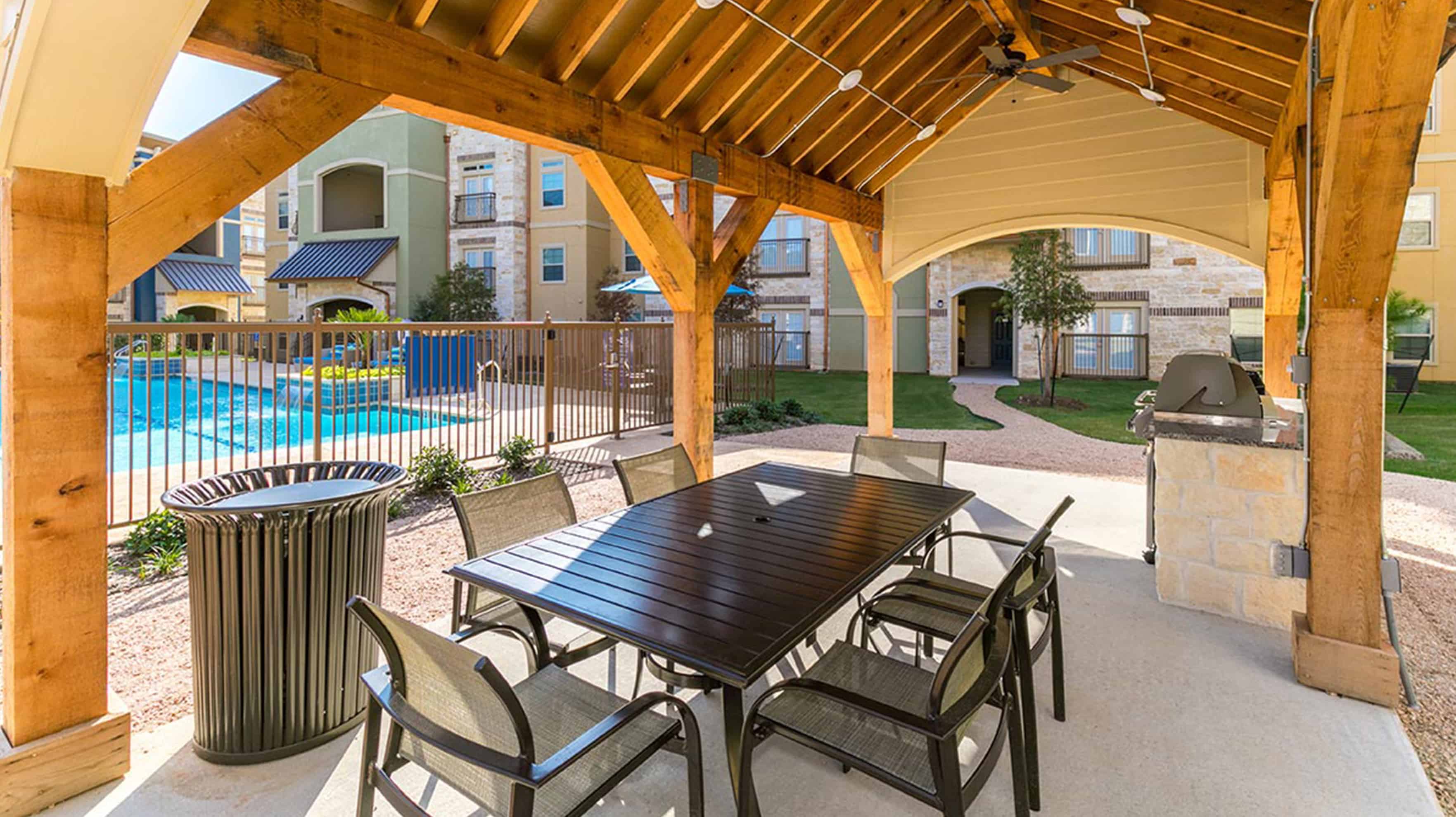 Photos The Loop Apartments