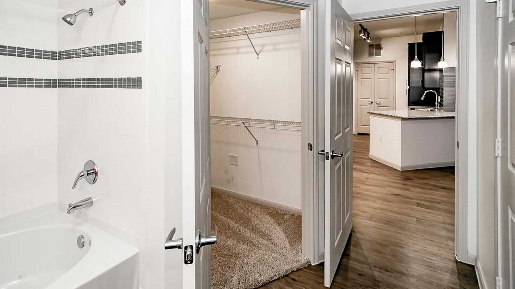 Photos The Loop Apartments