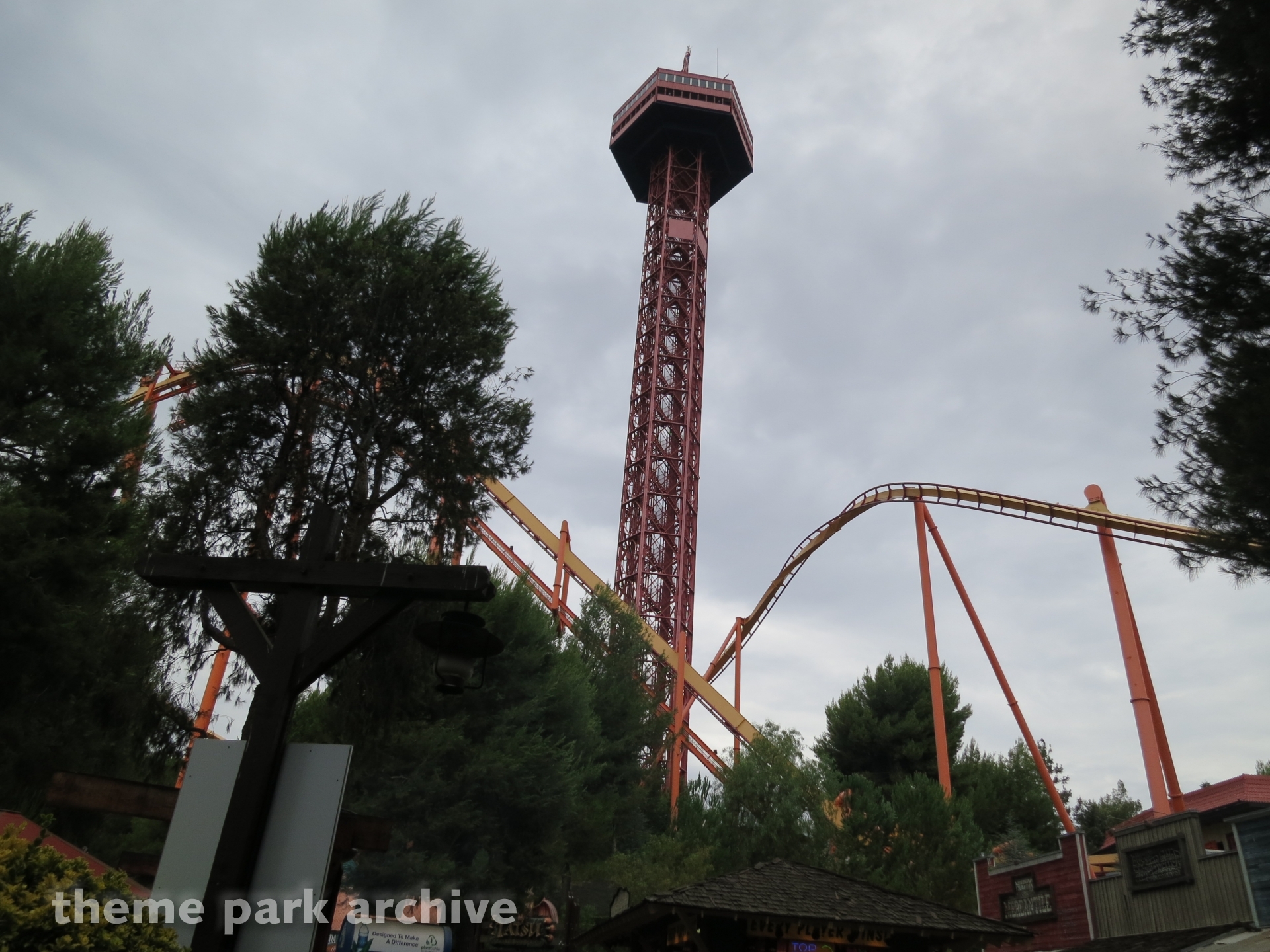 Sky Tower at Six Flags Magic Mountain Theme Park Archive