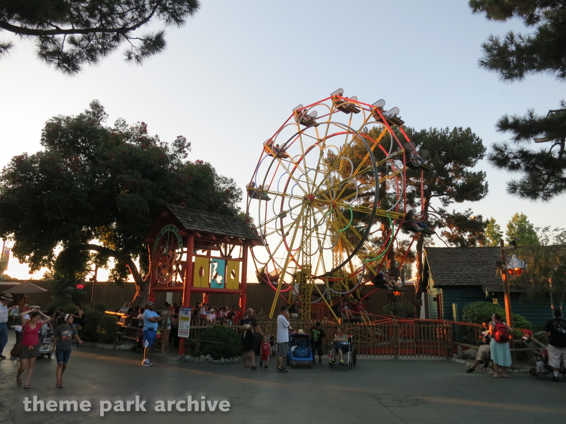 Camp Snoopy at Knott's Berry Farm Theme Park Archive