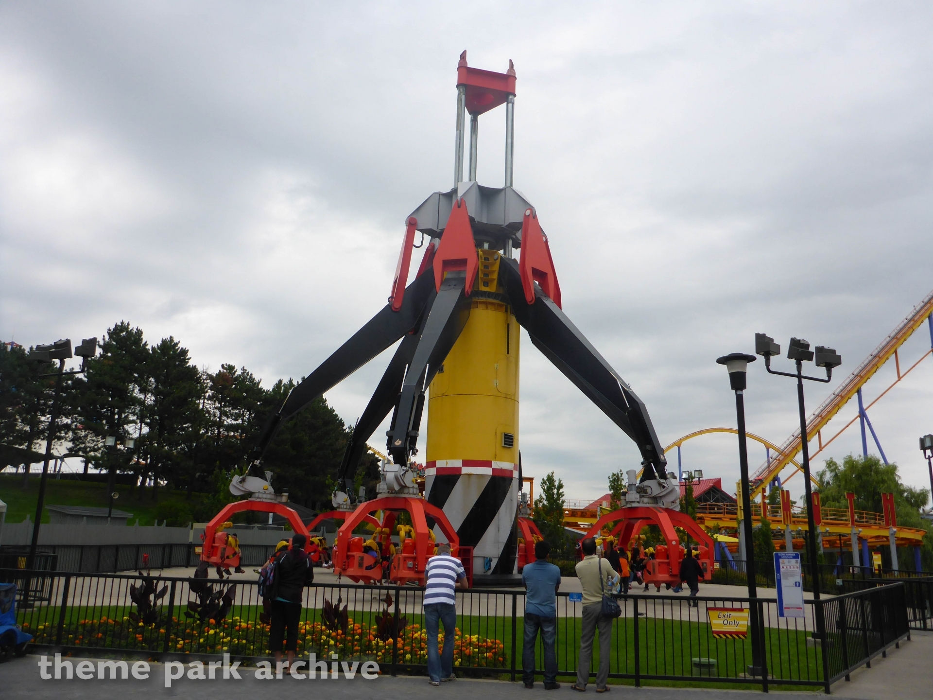 Sledge Hammer at Canada's Wonderland Theme Park Archive