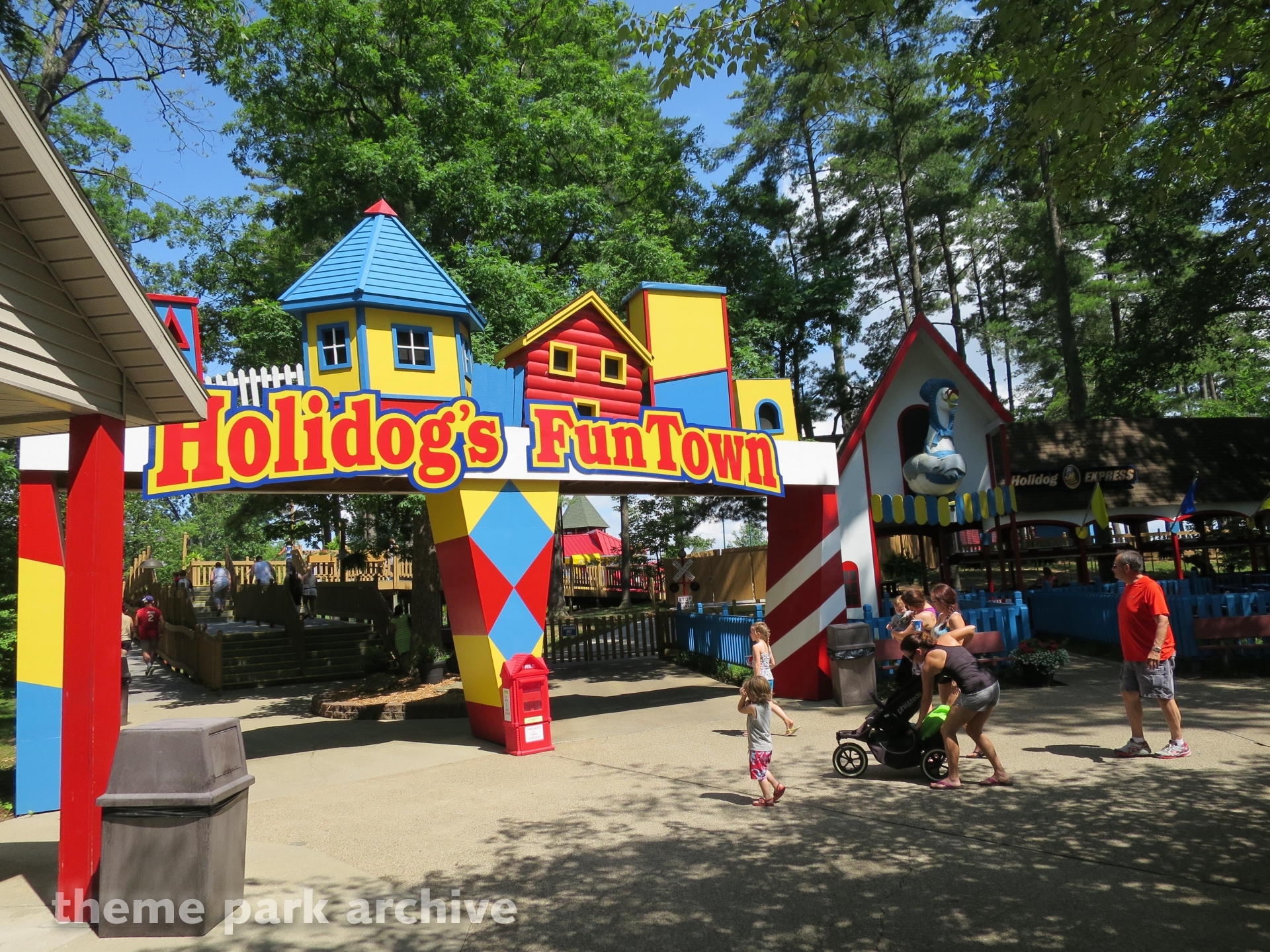 Holidog's FunTown at Holiday World Theme Park Archive