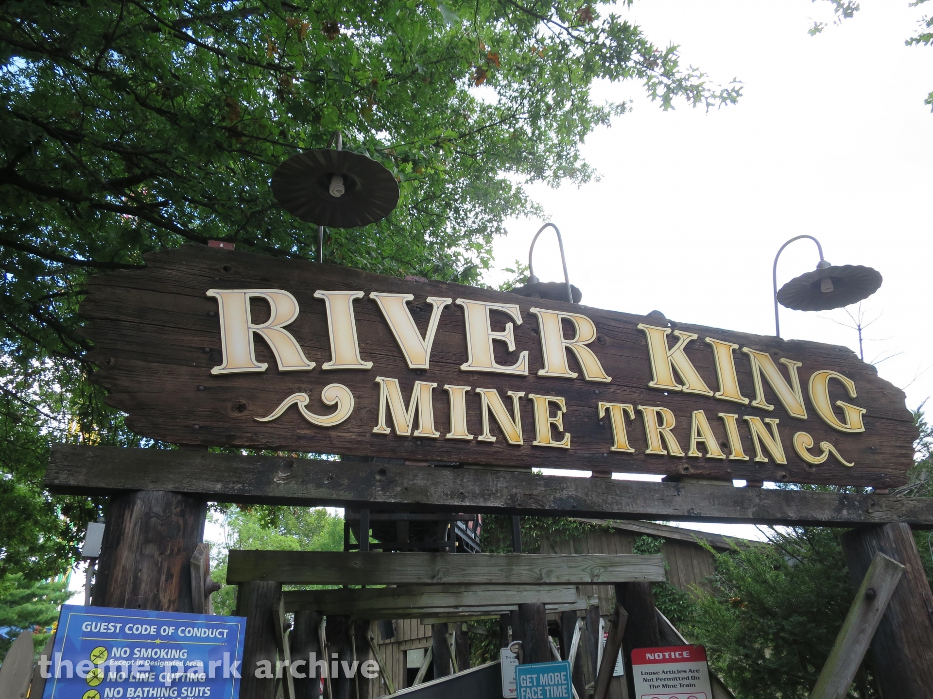 River King Mine Train at Six Flags St. Louis Theme Park Archive