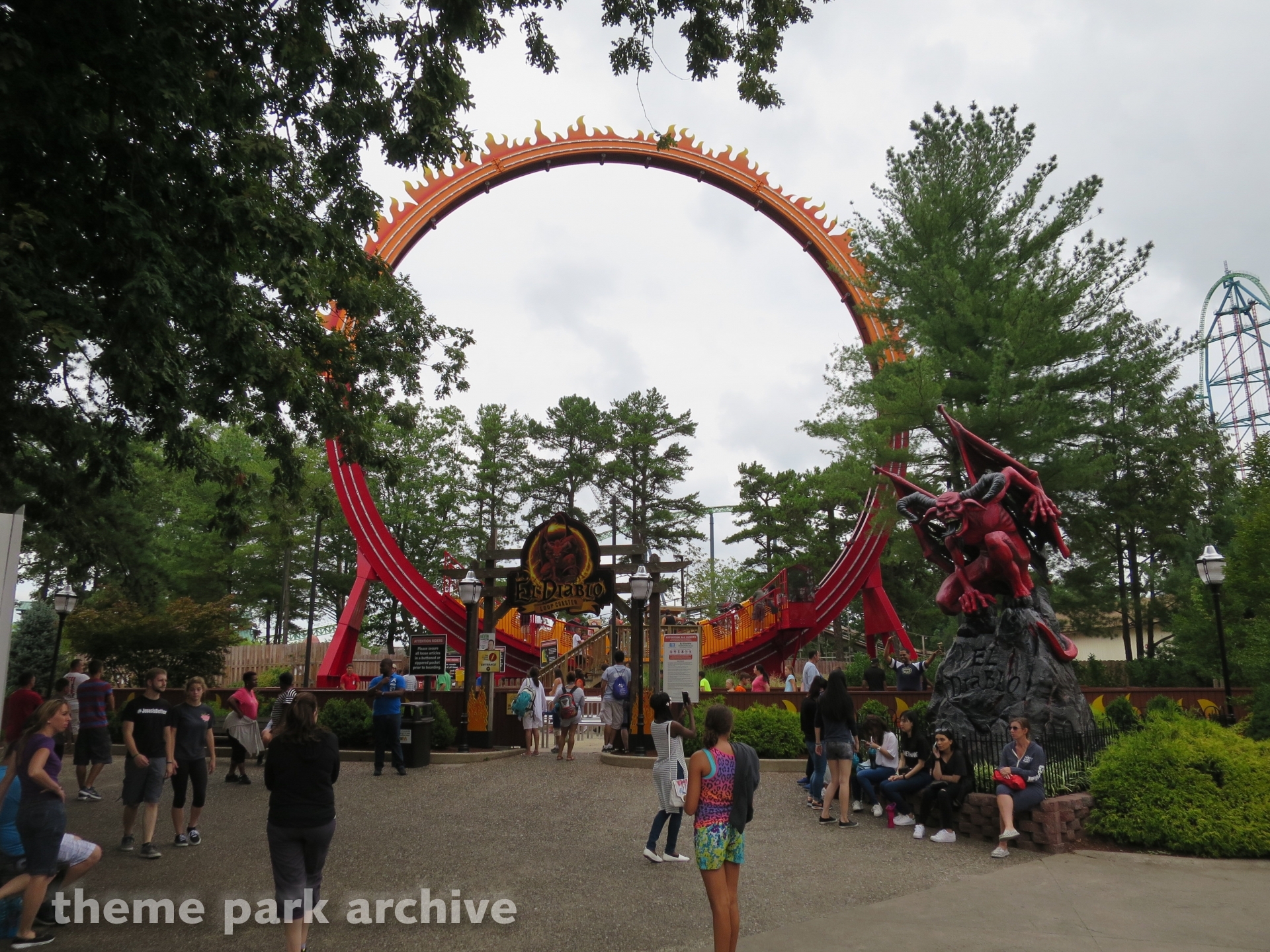 El Diablo at Six Flags Great Adventure Theme Park Archive