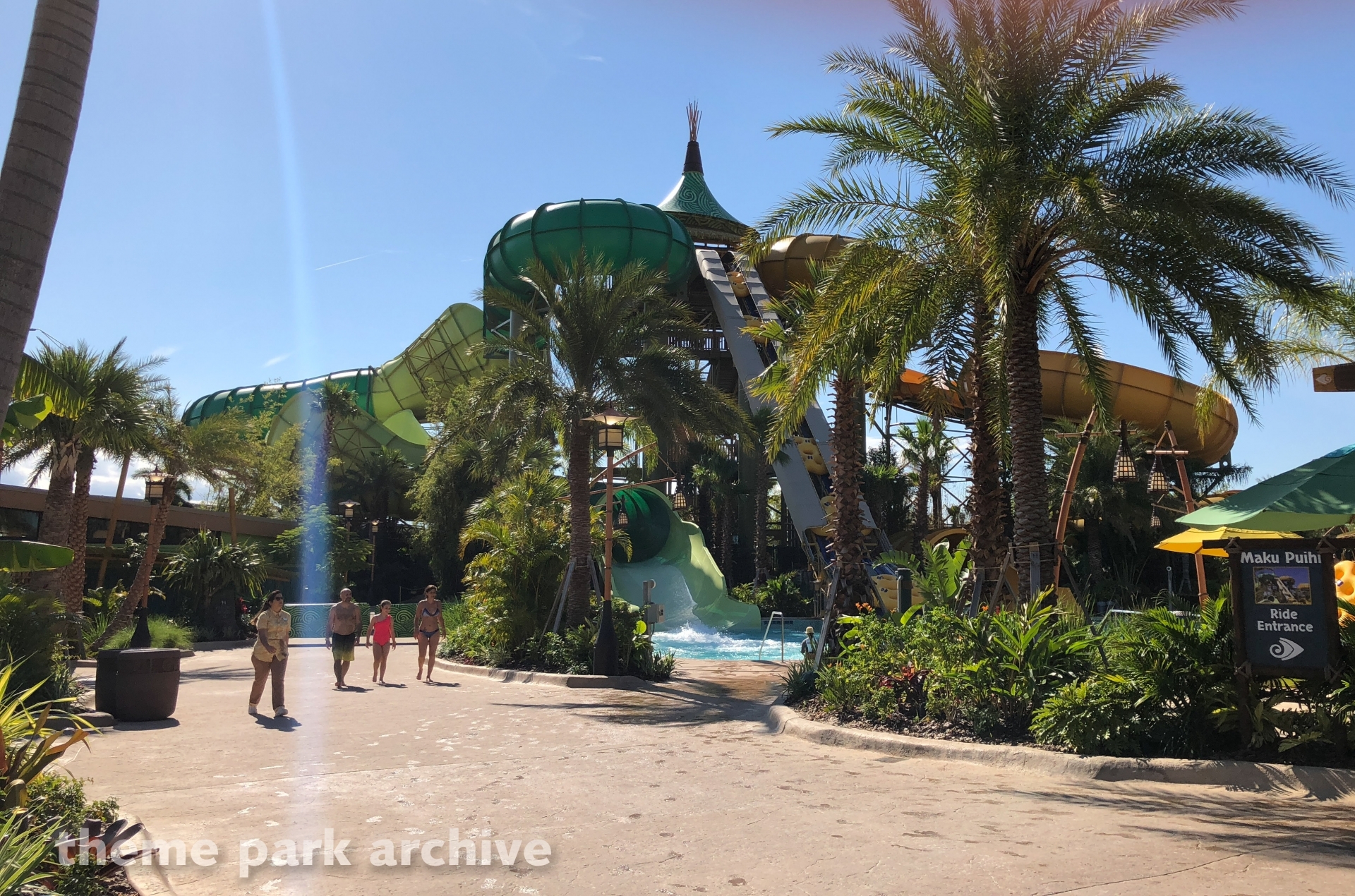 Maku Puihi Round Raft Rides at Volcano Bay Theme Park Archive