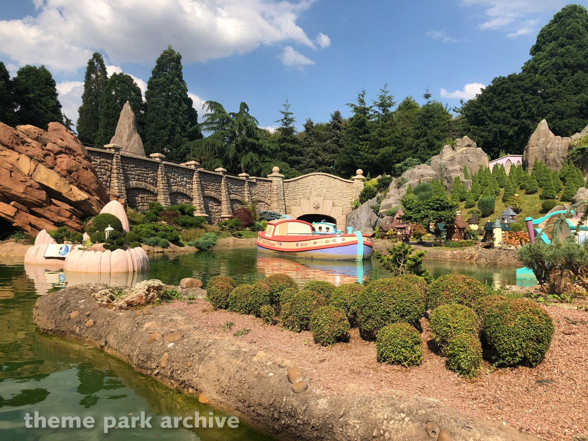 Le Pays des Contes de Fees at Disneyland Paris Theme Park Archive