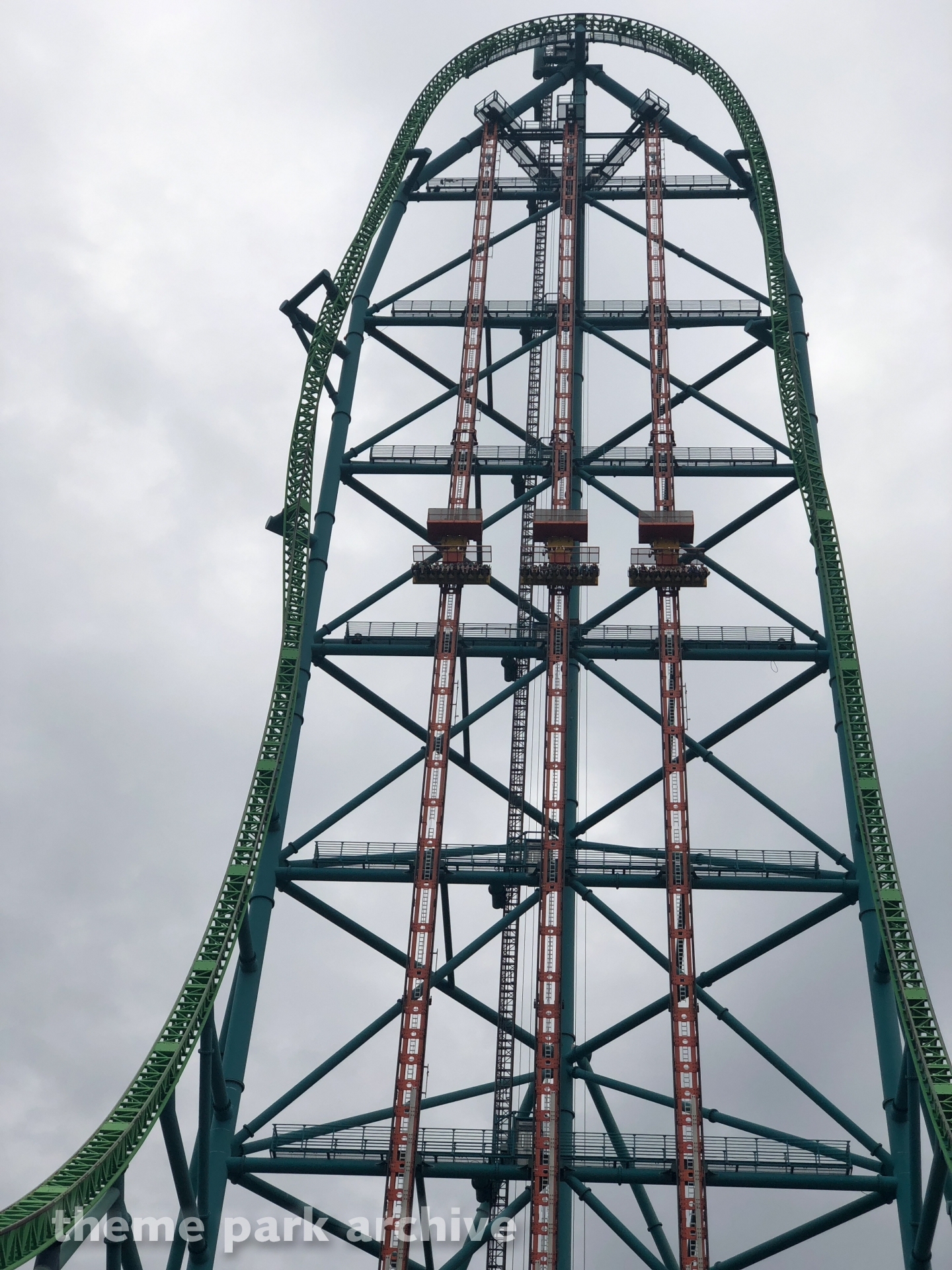 Zumanjaro Drop of Doom at Six Flags Great Adventure Theme Park Archive