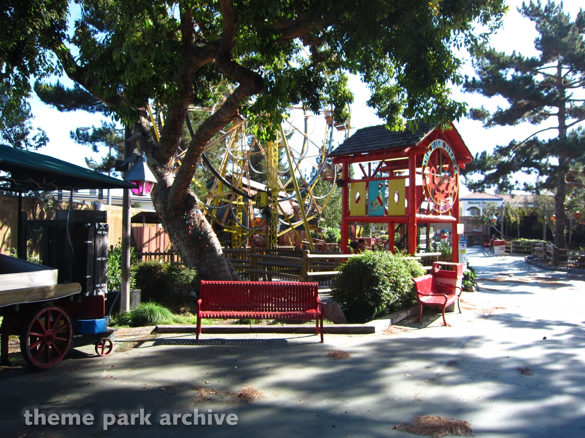 Camp Snoopy at Knott's Berry Farm Theme Park Archive