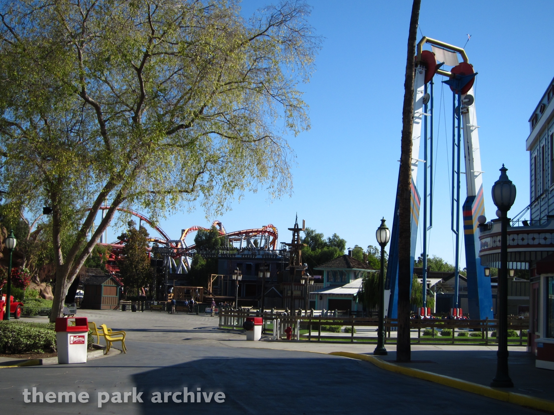 Screamin' Swing at Knott's Berry Farm Theme Park Archive