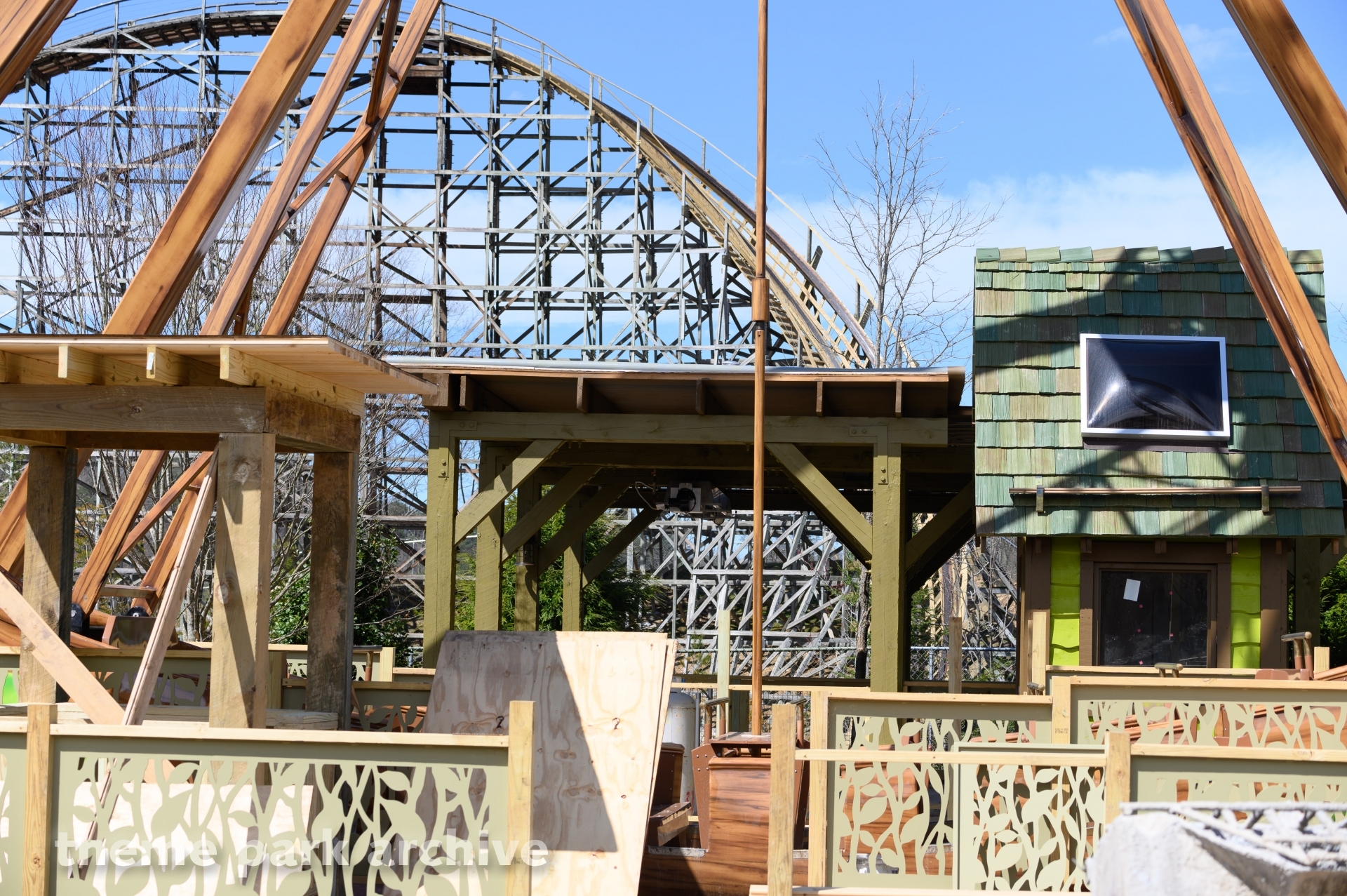 Great Tree Swing at Dollywood Theme Park Archive