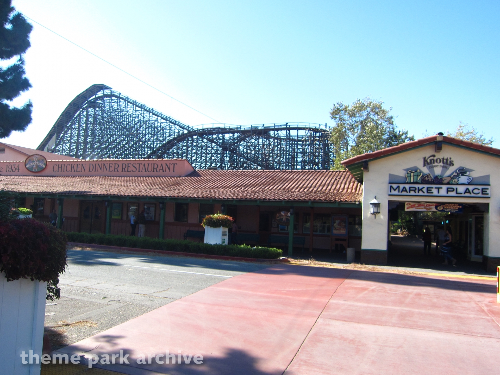 California Marketplace at Knott's Berry Farm Theme Park Archive