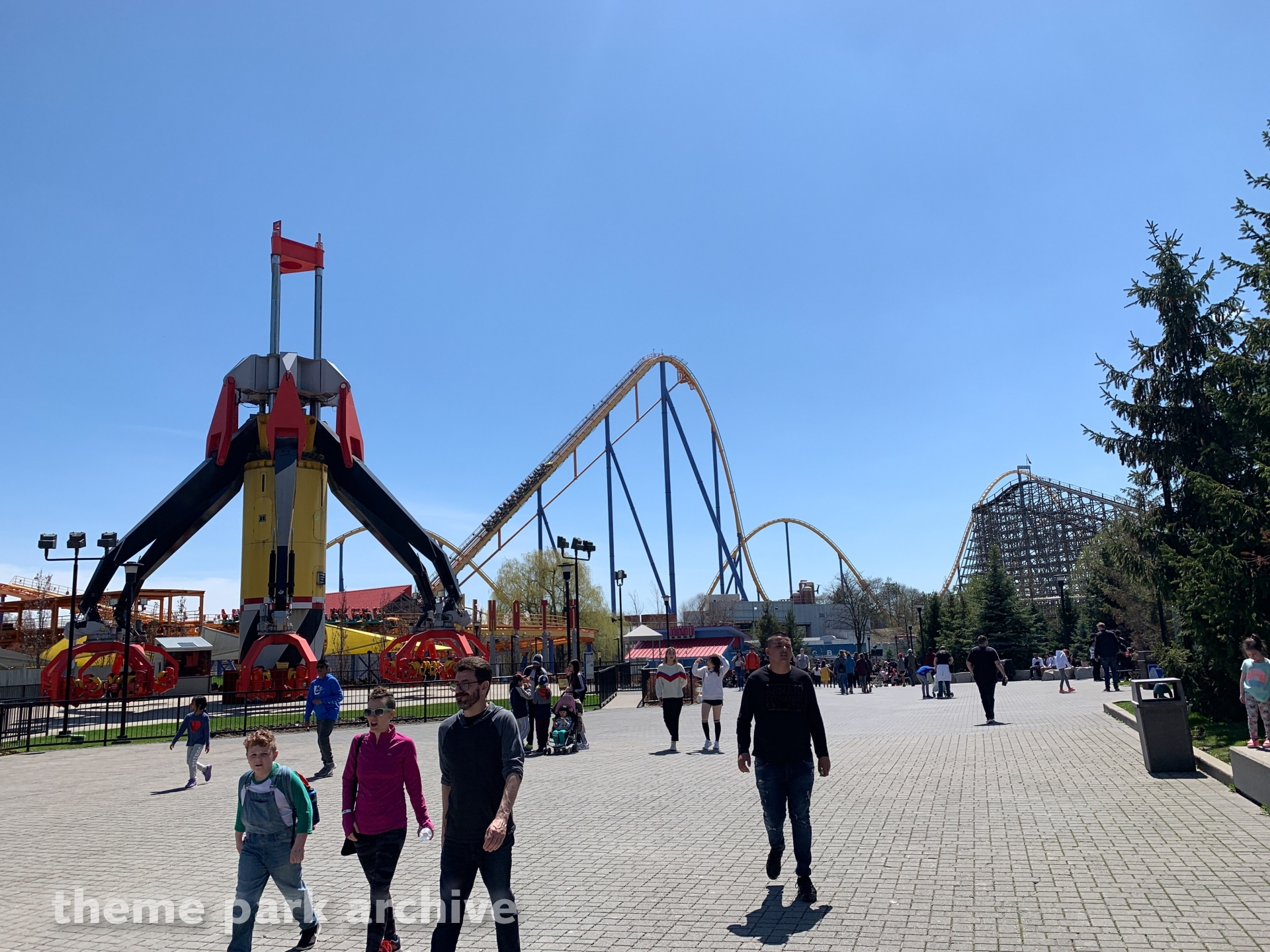 Sledge Hammer at Canada's Wonderland Theme Park Archive