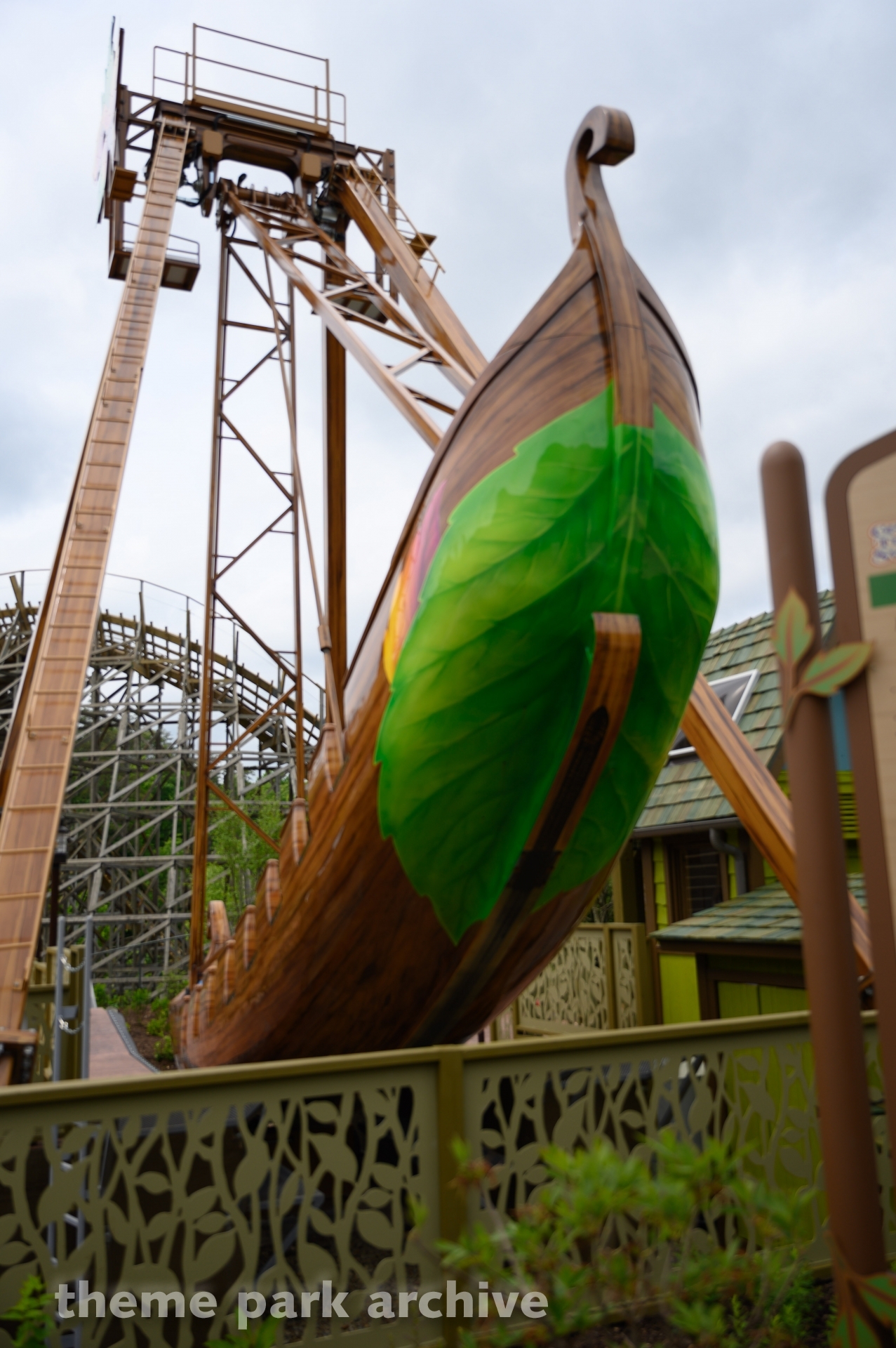 Great Tree Swing at Dollywood Theme Park Archive