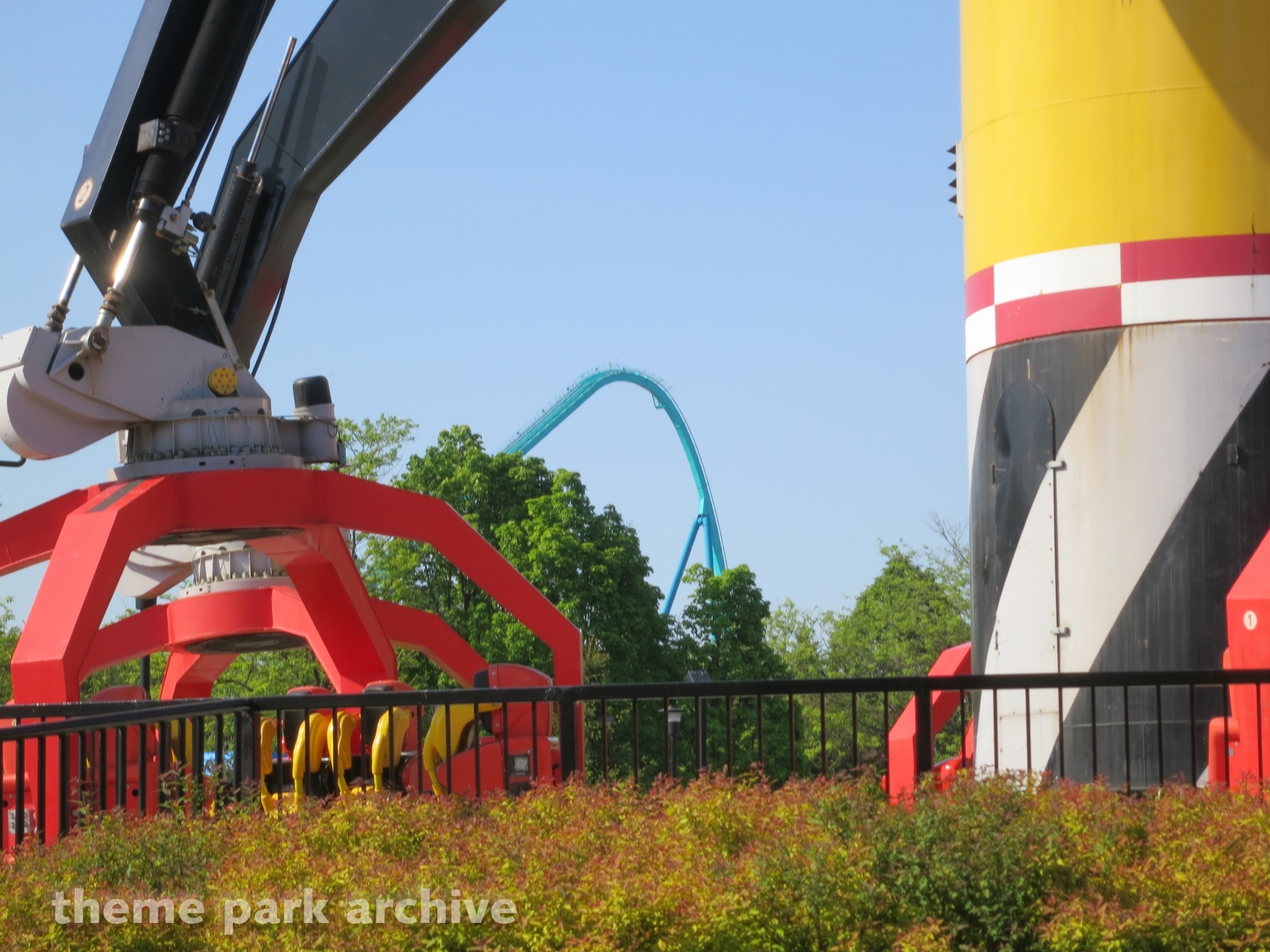 Sledge Hammer at Canada's Wonderland Theme Park Archive
