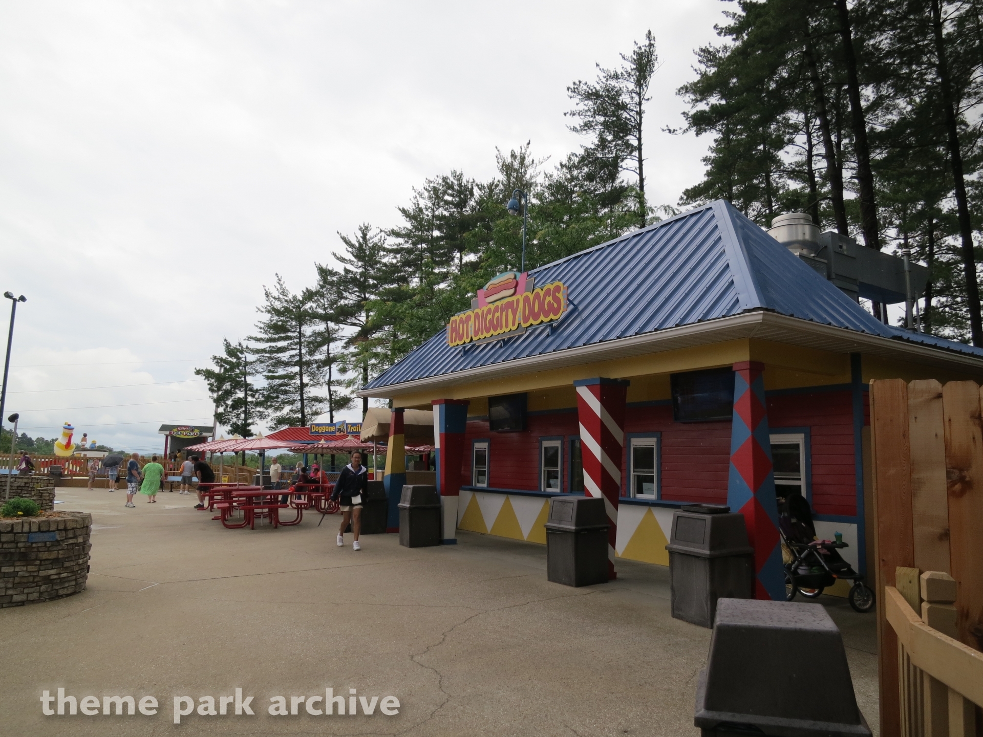Holidog's FunTown at Holiday World Theme Park Archive