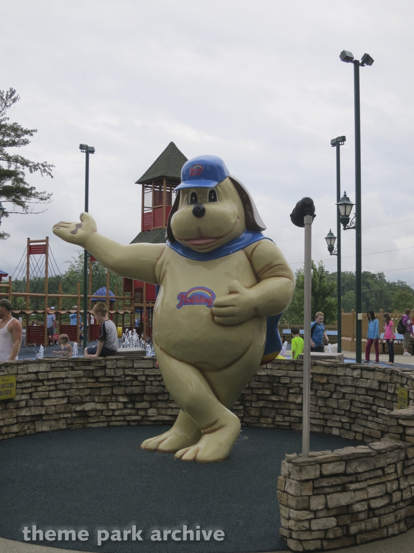Holidog's FunTown at Holiday World Theme Park Archive
