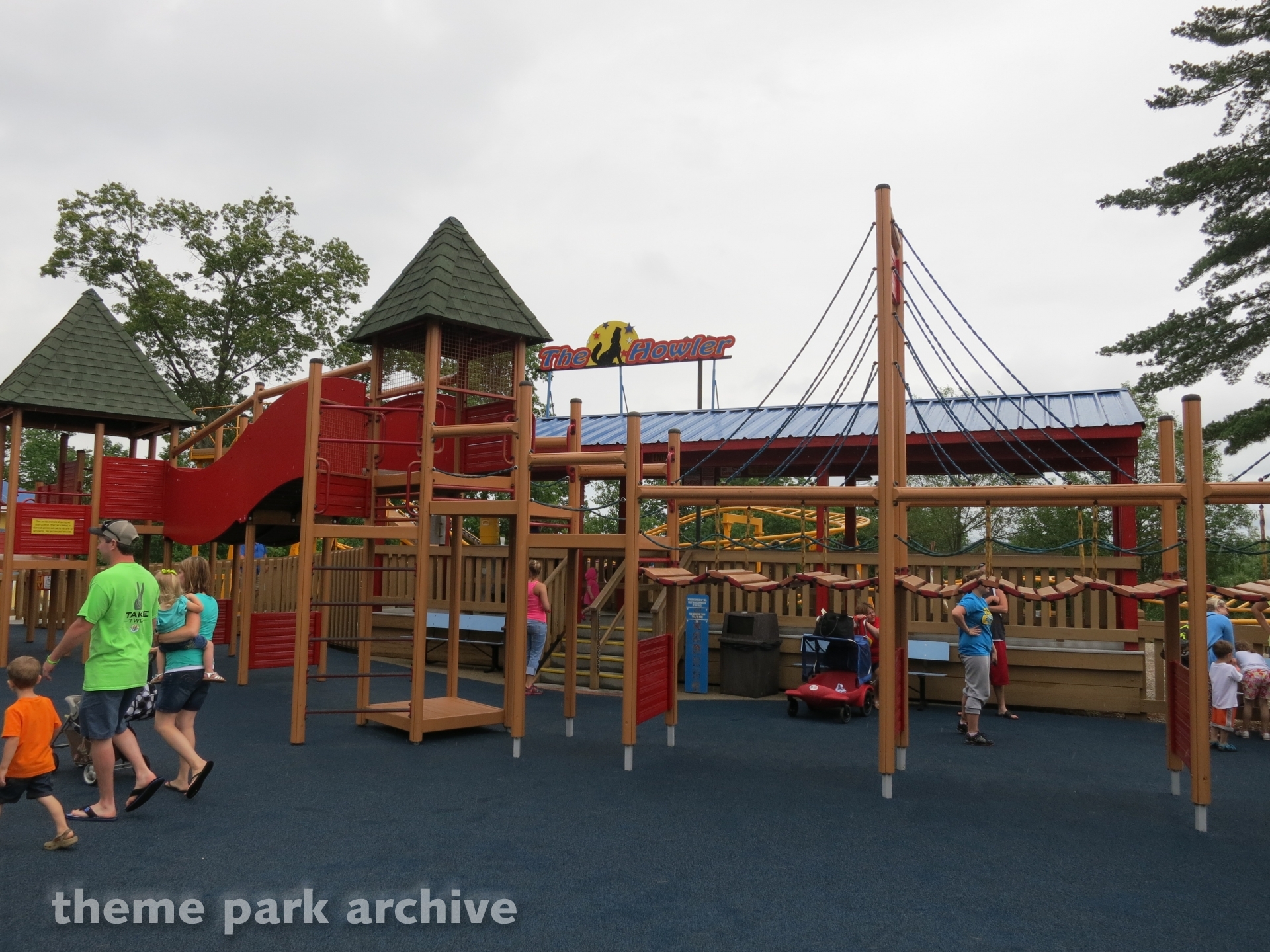 Holidog's FunTown at Holiday World Theme Park Archive