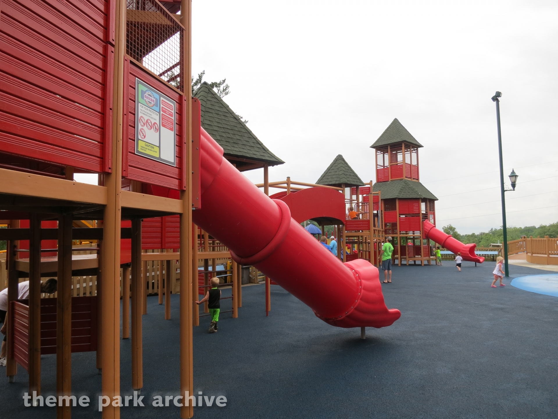 Holidog's FunTown at Holiday World Theme Park Archive