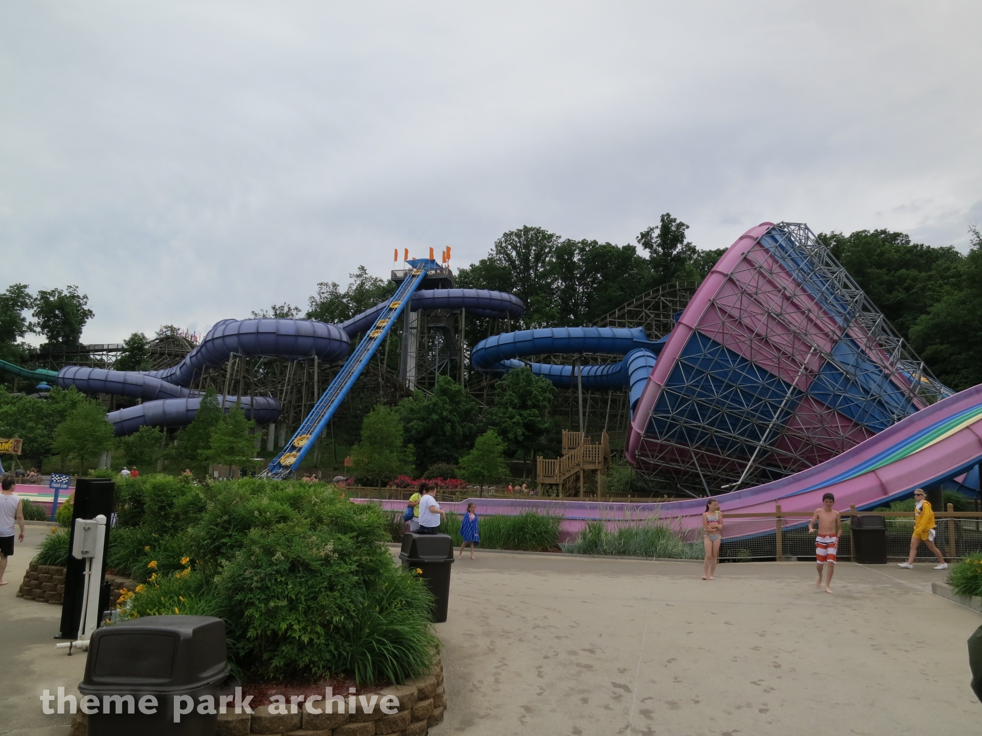 ZOOMbabwe at Holiday World Theme Park Archive
