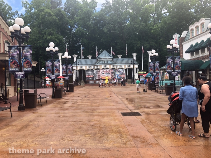 Entrance at Six Flags Over Theme Park Archive