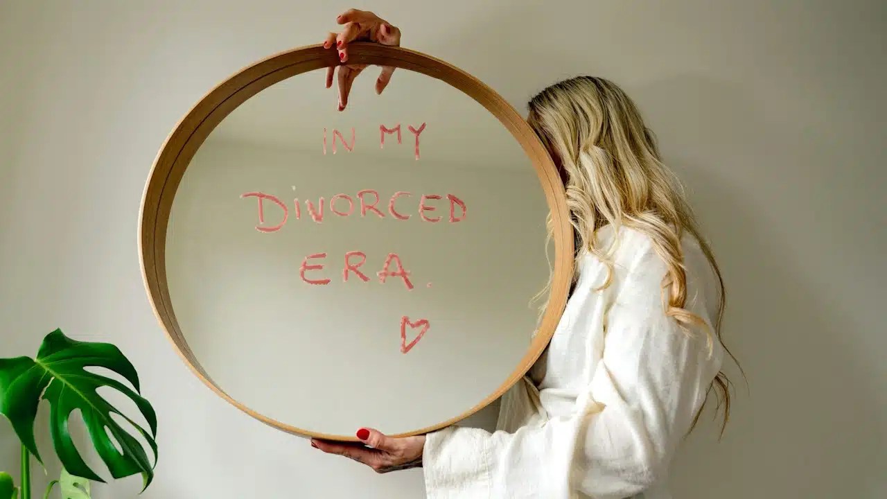 15 Honest Reasons Many Women Regret Getting Divorced (And Why It