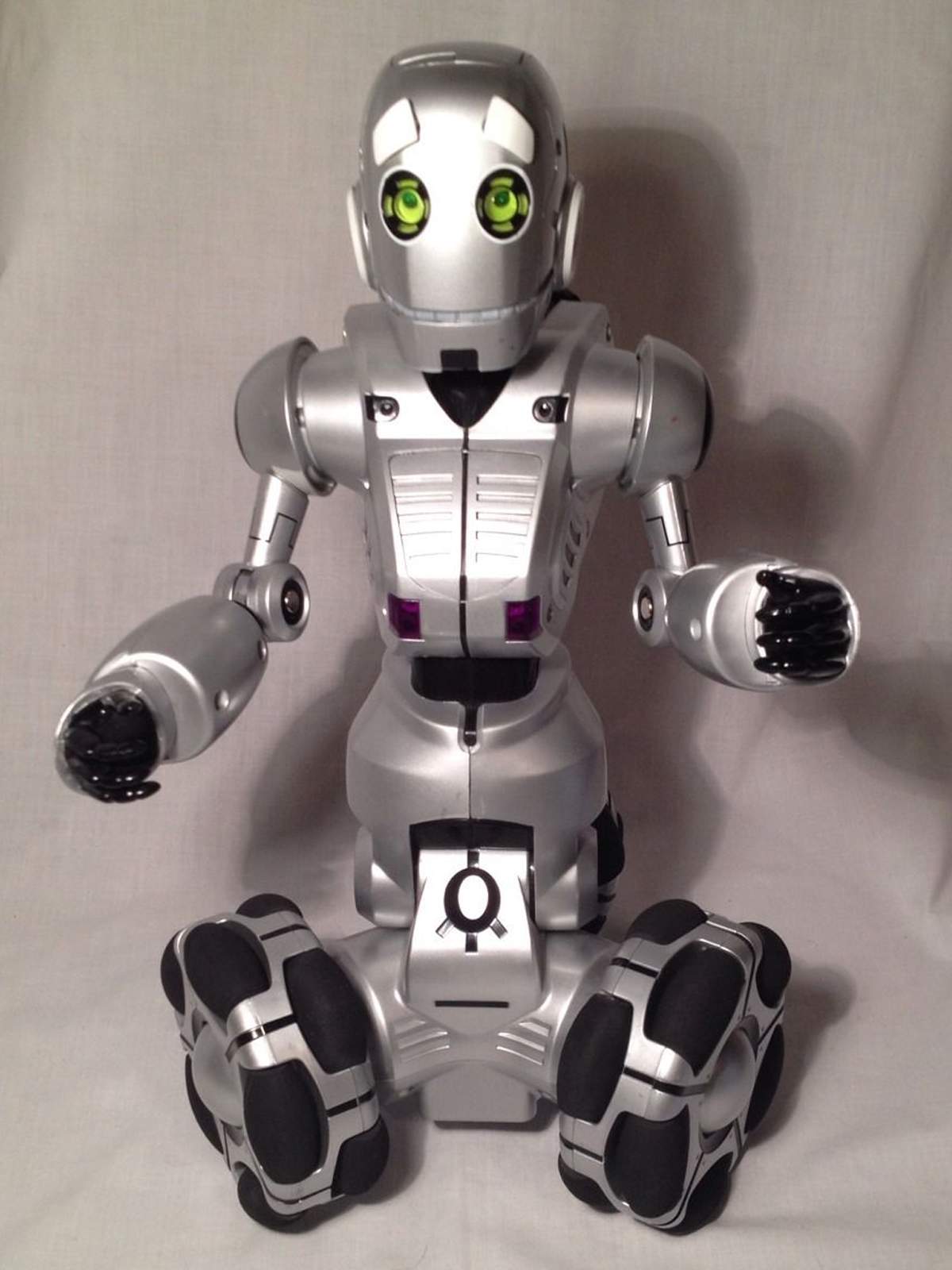Tri-Bot Robot by Wow-Wee - The Old Robots Web Site