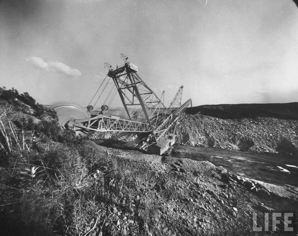 Largest Earth Mover in the World, Other Robots