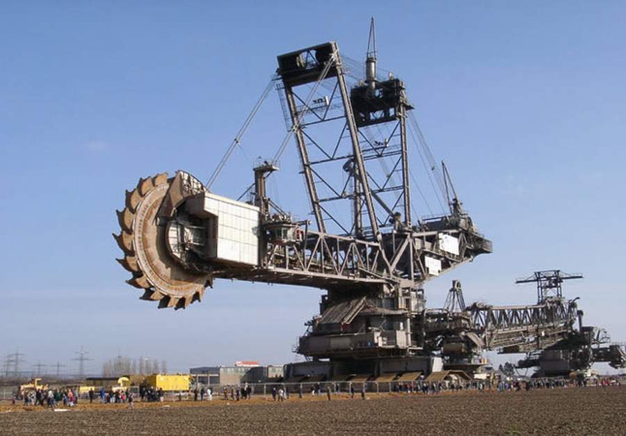 Largest Earth Mover in the World, Other Robots