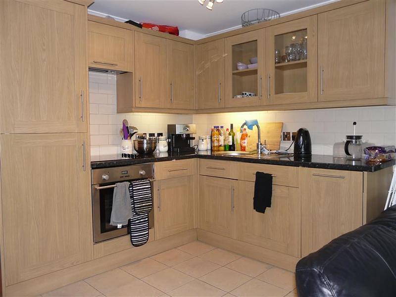Contemporary 2 Bed, 2 Bathroom Flat To Rent in Quiet Location in