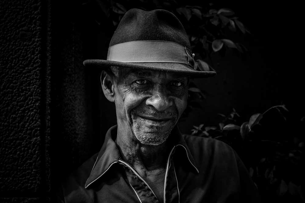 Rinzi Ruiz on Using Colors and Lighting in Street Photography with the
