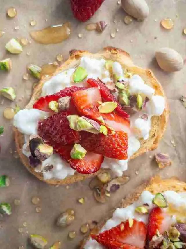 Cottage Cheese Toast with Strawberries, Pistachios & Honey The Pypers