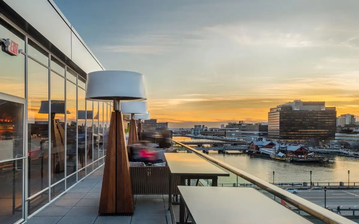 17 Best Rooftop Bars in Boston [2024 UPDATE]