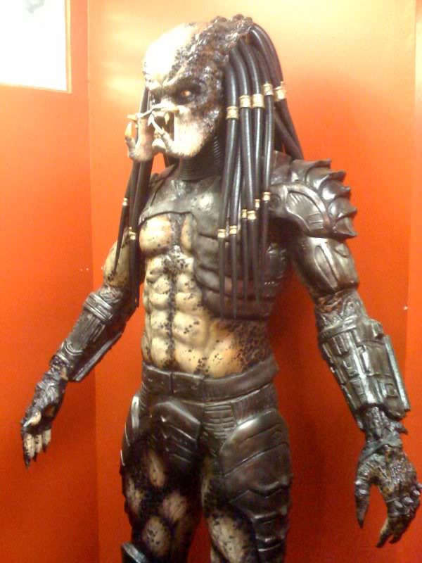LIFESIZE PREDATOR STATUEHOLY CRAP!!!! RPF Costume and Prop Maker
