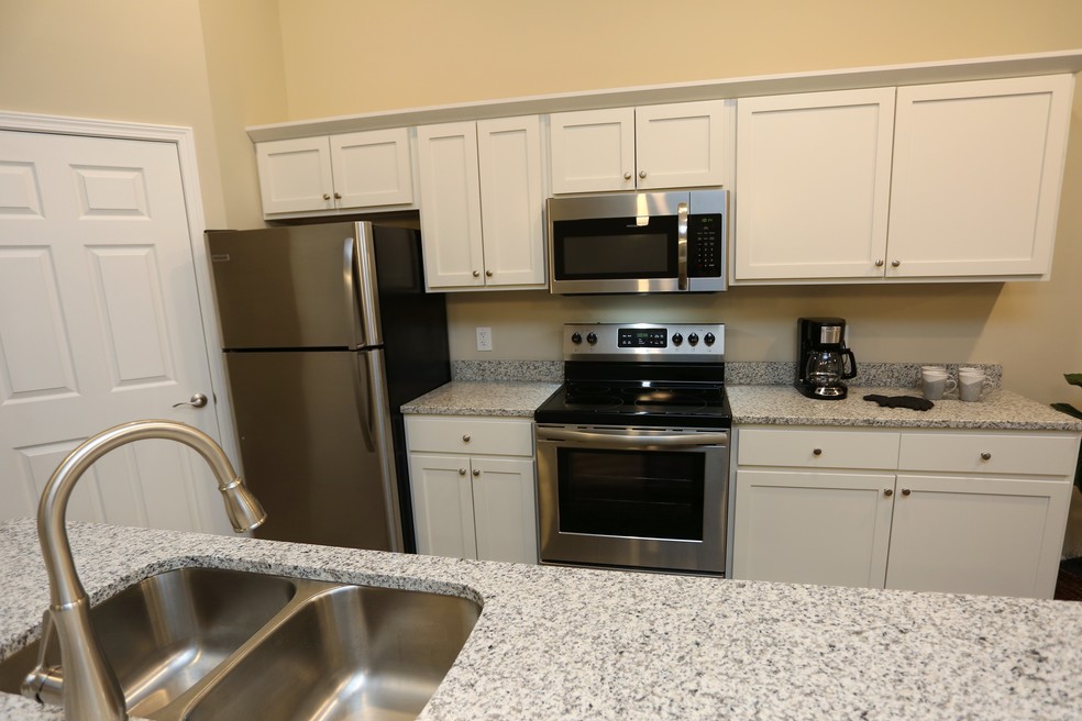 The Seasons Residences Apartments & Patio Homes in Trumbull County, Ohio