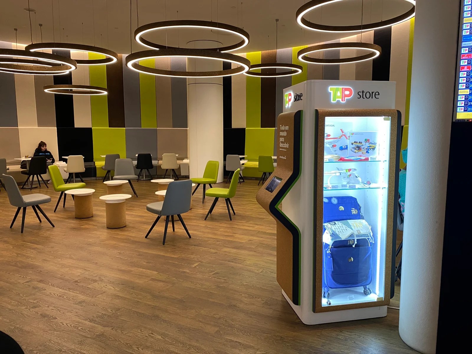 Lounge Review TAP Portugal Premium Lounge, Lisbon The Seat in the Middle