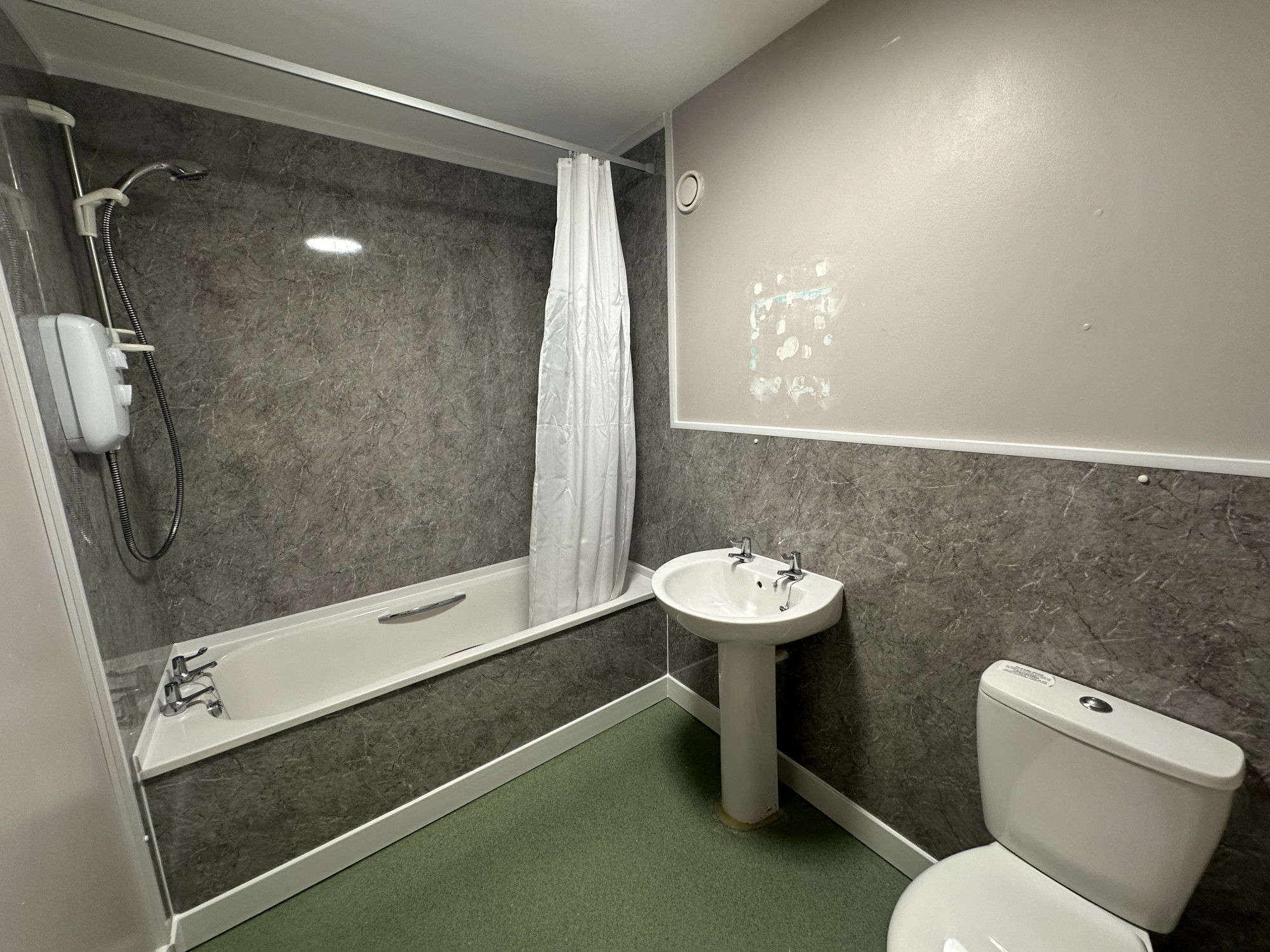 1 bedroom 1st floor tenement flat without lift in Greenock West