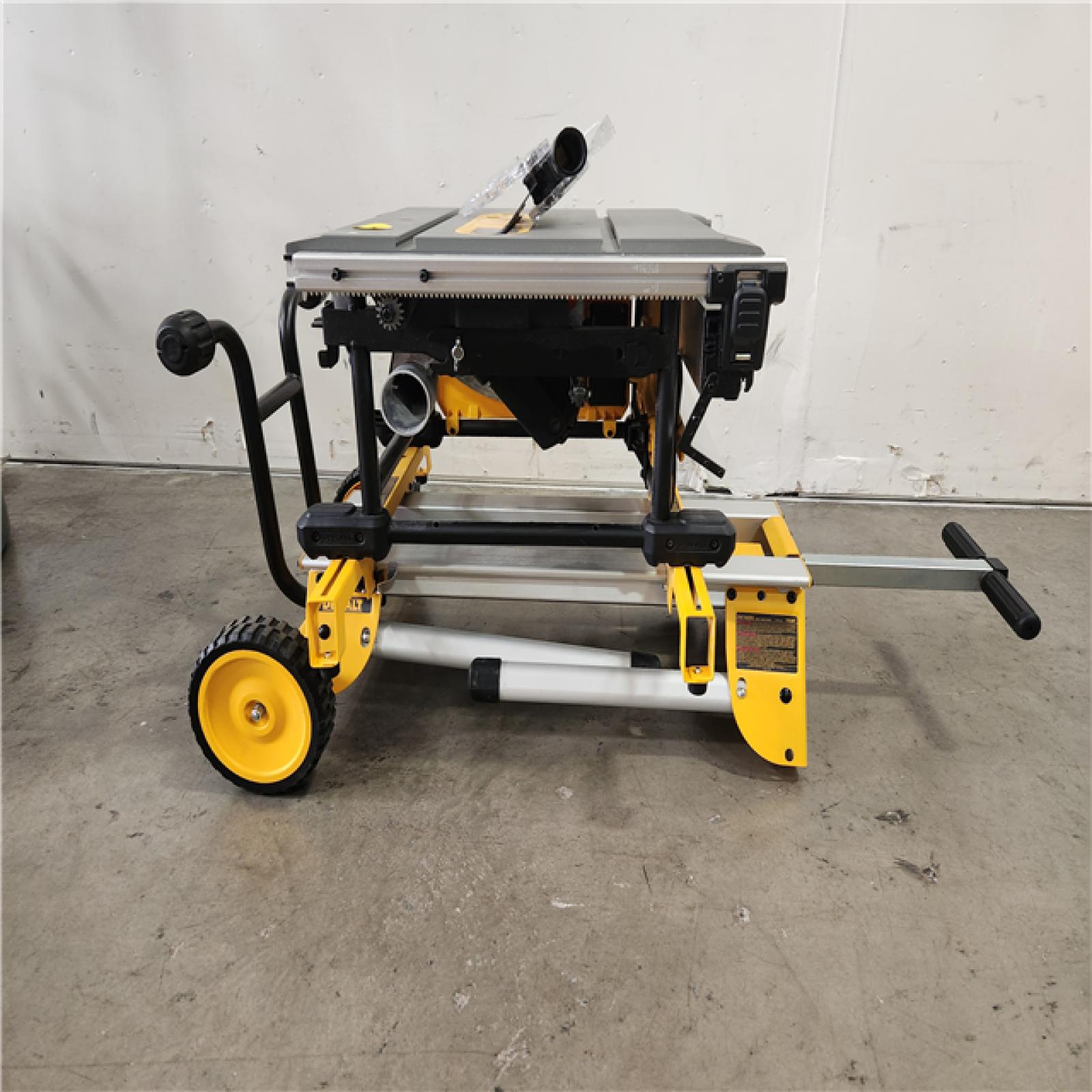 Phoenix Location DEWALT 15 Amp Corded 81/4 in. Compact Jobsite Table