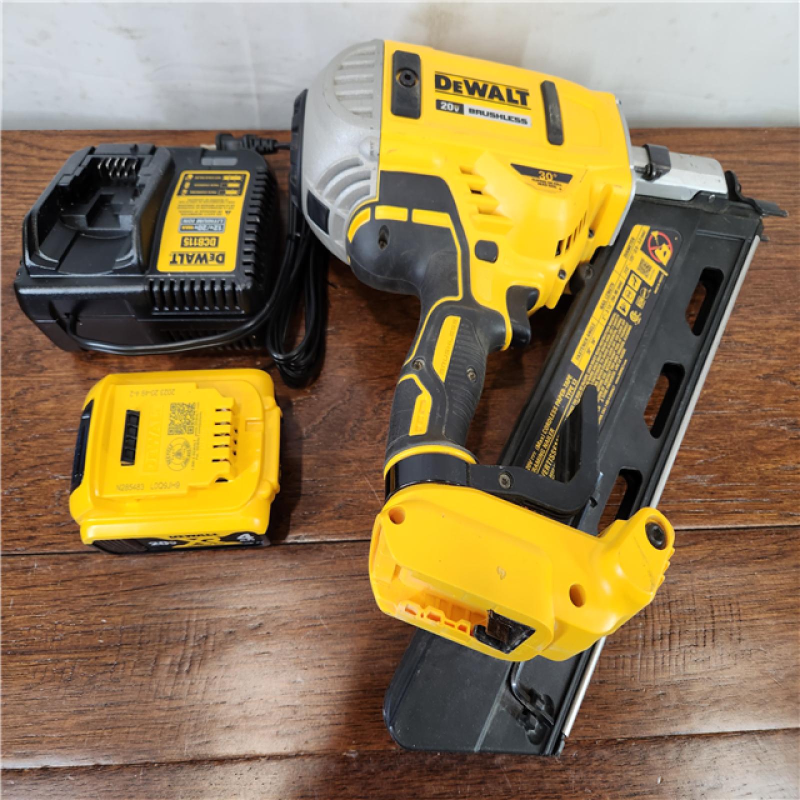 ASIS DeWalt 20V MAX Cordless Brushless 2Speed 30° Paper Collated