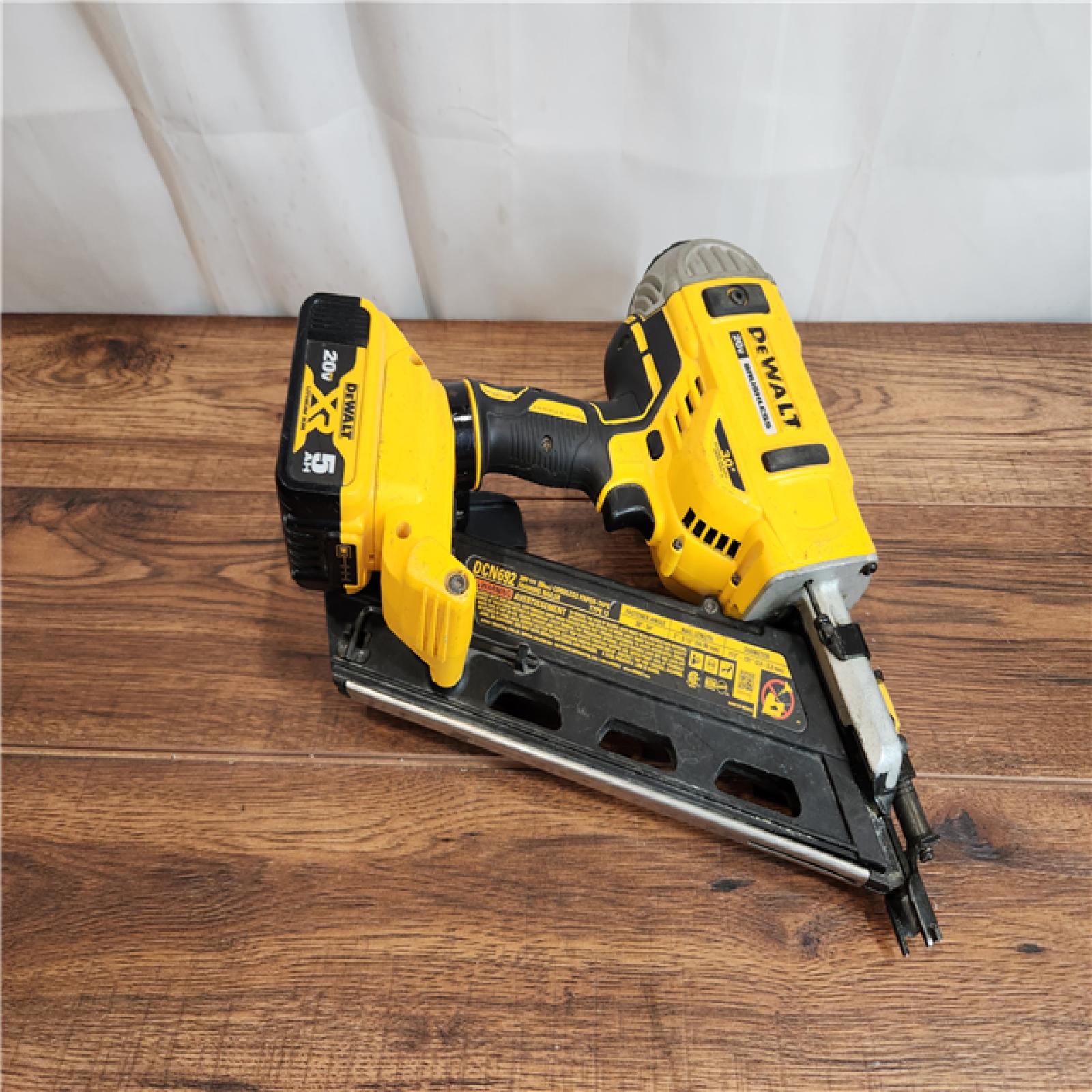 Good DeWalt 20V MAX Brushless Cordless 2Speed 30° Paper Collated