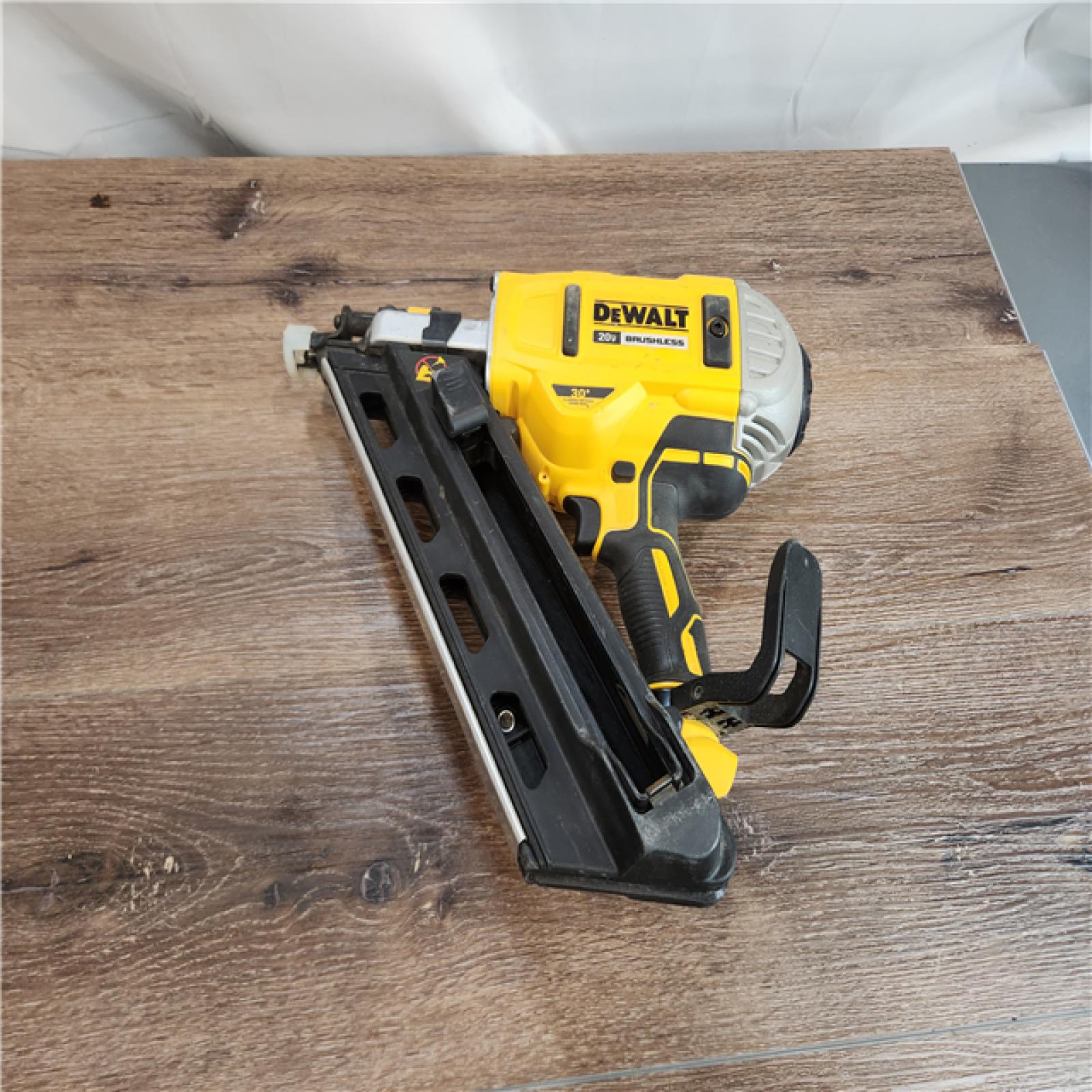 ASIS DeWalt 20V MAX Brushless Cordless 2Speed 30° Paper Collated