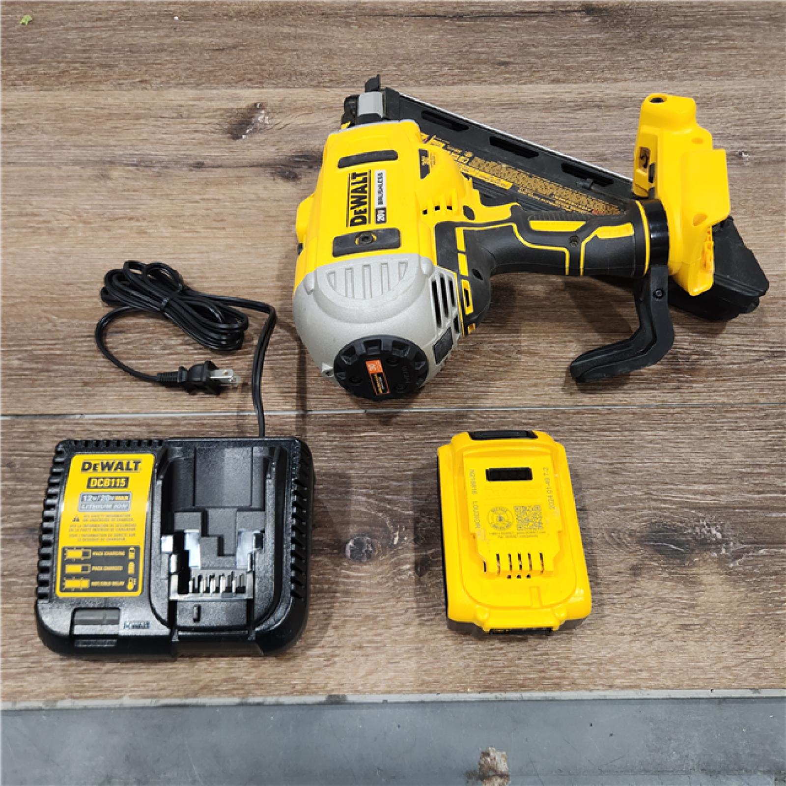 ASIS DeWalt 20V MAX Brushless Cordless 2Speed 30° Paper Collated