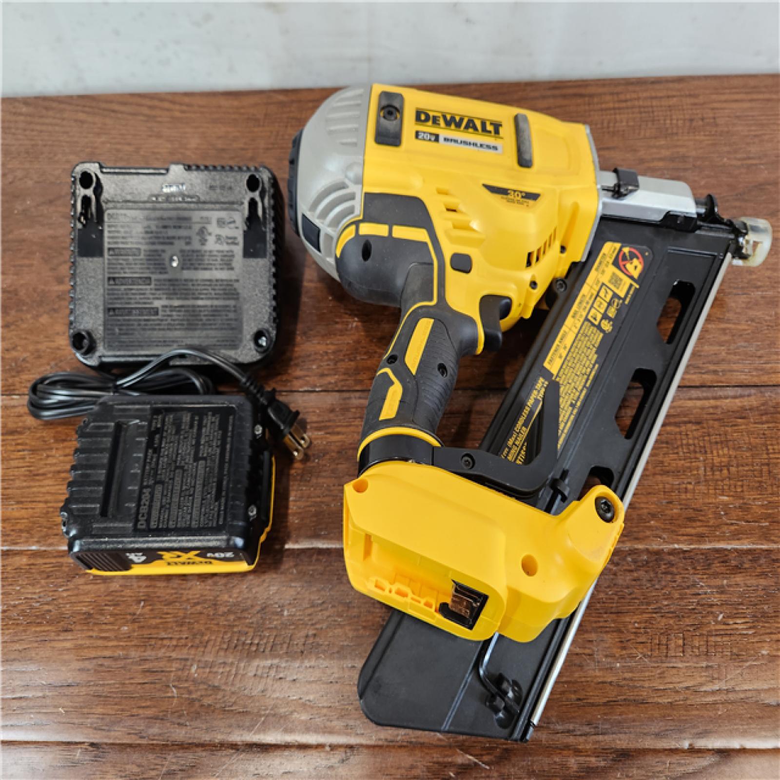ASIS DeWalt 20V MAX Brushless Cordless 2Speed 30° Paper Collated