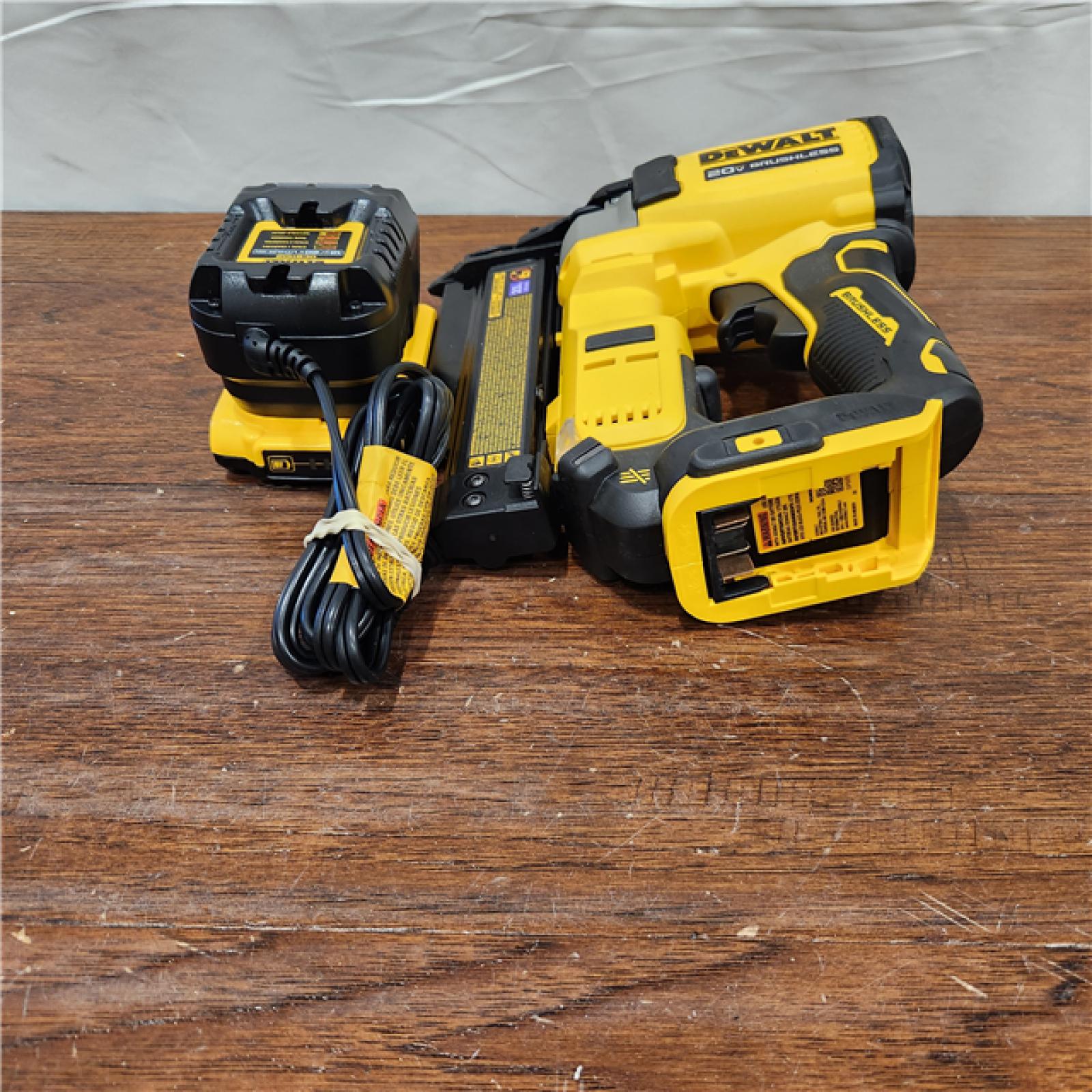 ASIS ATOMIC 20V MAX Lithium Ion Cordless 23 Gauge Pin Nailer Kit with