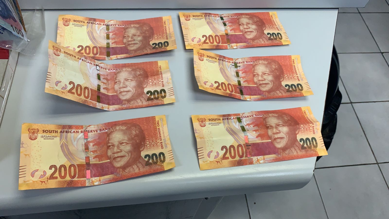 Fake R200 Notes Here's how to spot the counterfeits